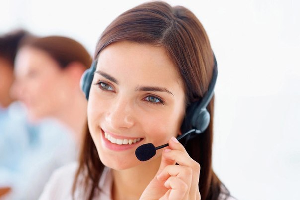 Привлекательный представитель колл-центра